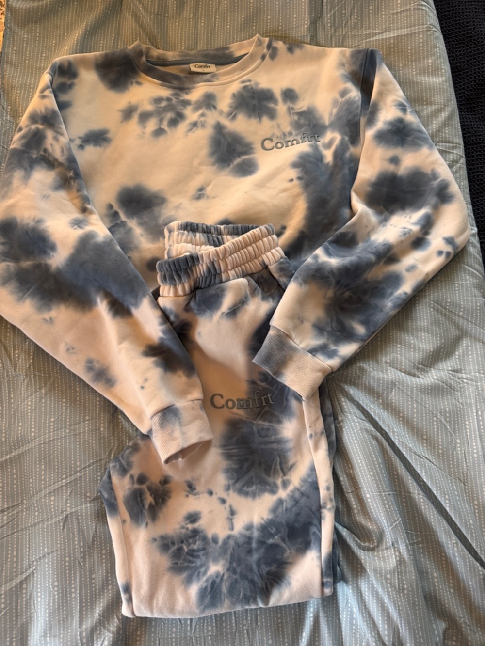 Comfrt Blue Tie-Dye Crewneck Sweatshirt - Women